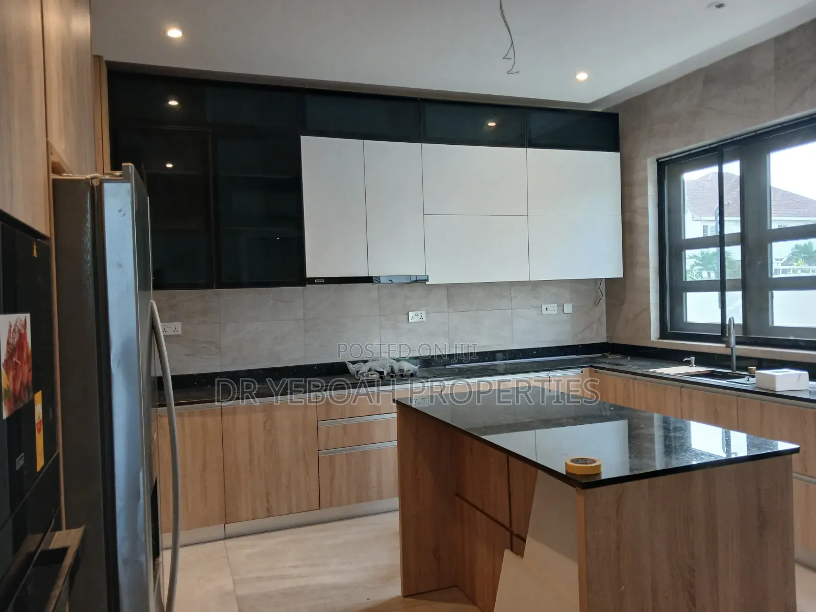 5bdrm Duplex in Spintex Road Manet:- for rent