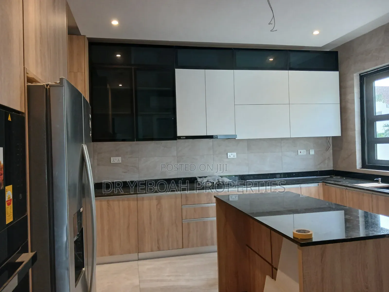 5bdrm Duplex in Spintex Road Manet:- for rent
