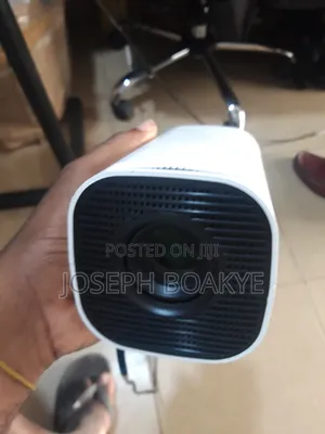 Portable UHD Projector