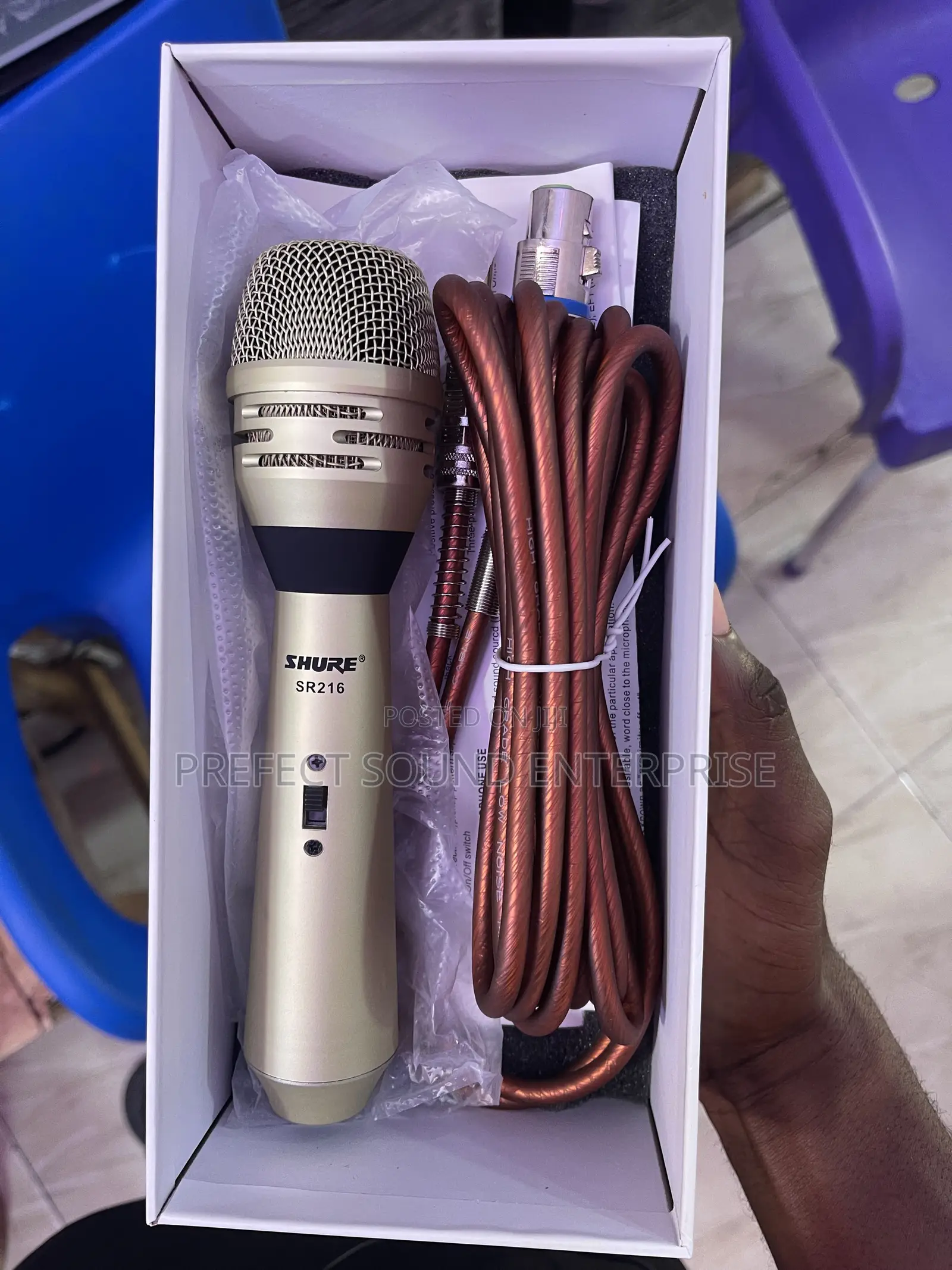 Shure SR216 Dynamic Wired Handheld Microphone