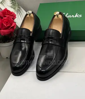 Clarks Black Leather Penny Loafers Featuring a Classic Slip-on Design