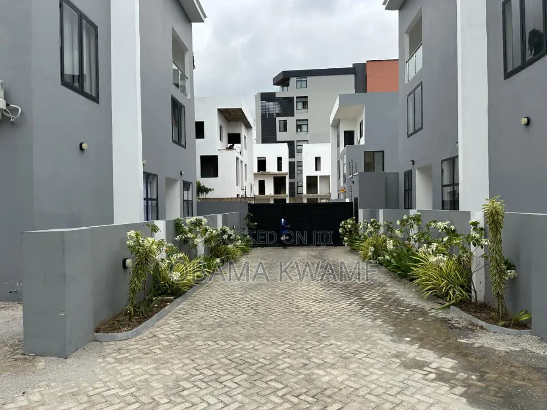 4bdrm Townhouse / Terrace in Laryea Homes, Labone Junction for rent