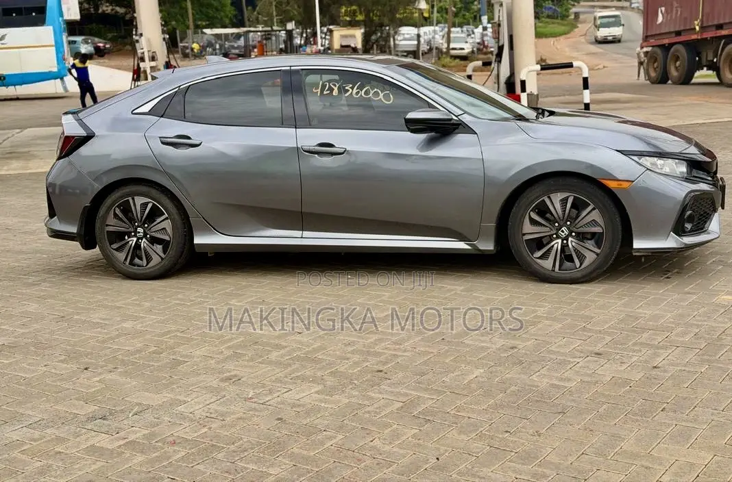 Honda Civic EX Hatchback 2018 Gray