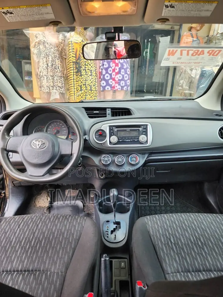 Toyota Yaris LE Hatchback 5dr 2014 Black