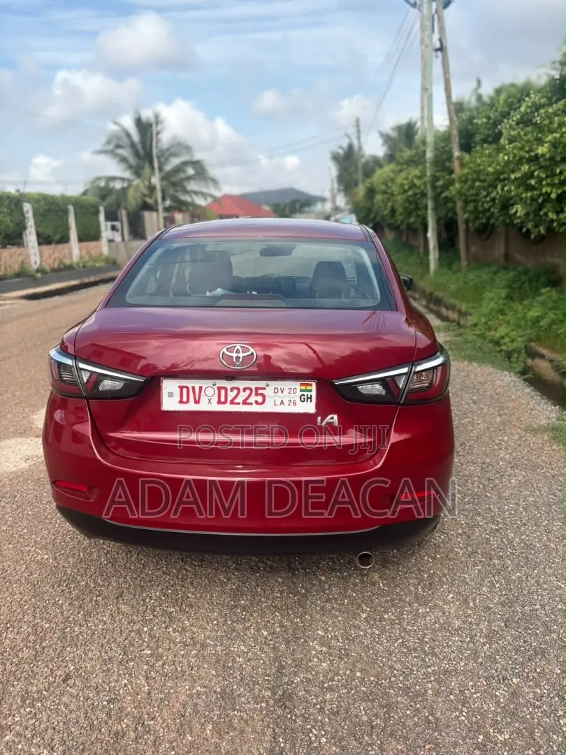 Toyota Yaris iA 1.5 FWD 2018 Red