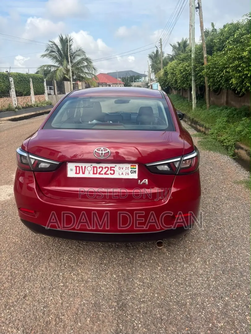 Toyota Yaris iA 1.5 FWD 2018 Red