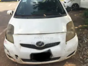 Toyota Vitz 1.0 FWD 5dr 2009 White