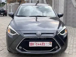 Toyota Yaris XLE Sedan 4dr 2019 Gray