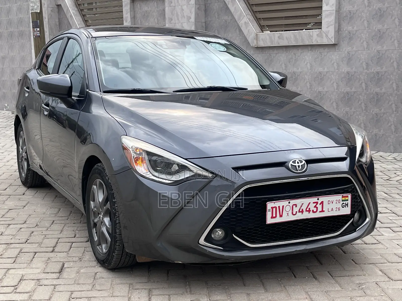 Toyota Yaris XLE Sedan 4dr 2019 Gray