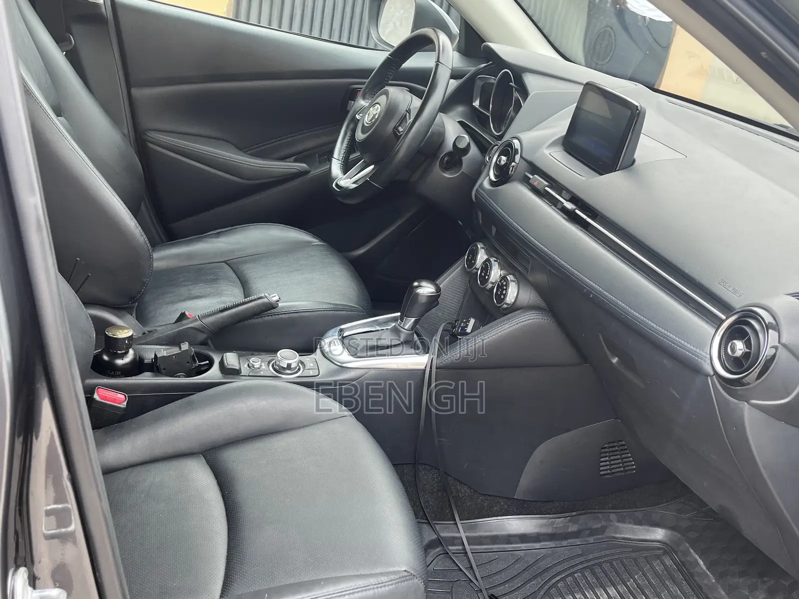 Toyota Yaris XLE Sedan 4dr 2019 Gray
