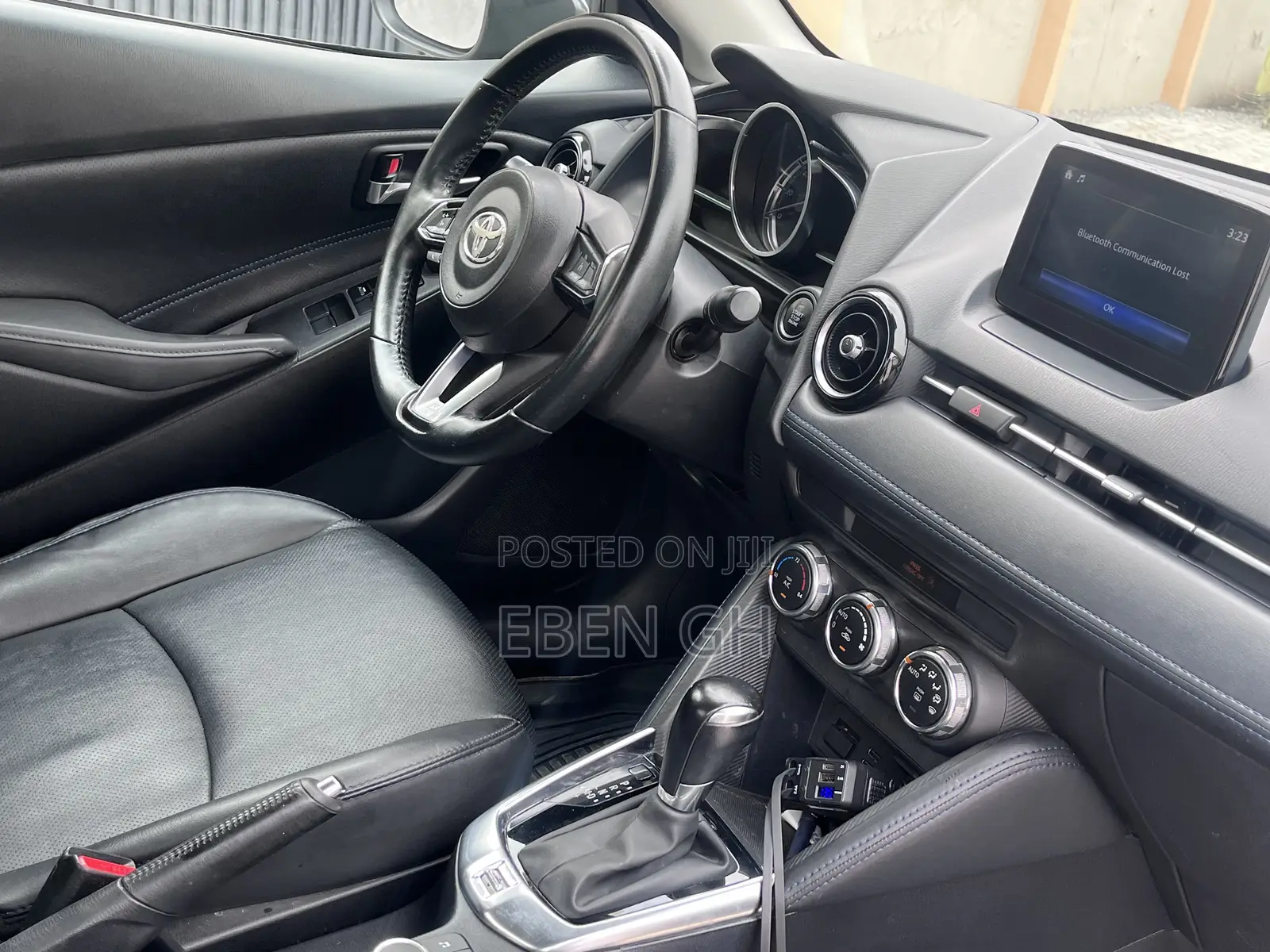 Toyota Yaris XLE Sedan 4dr 2019 Gray