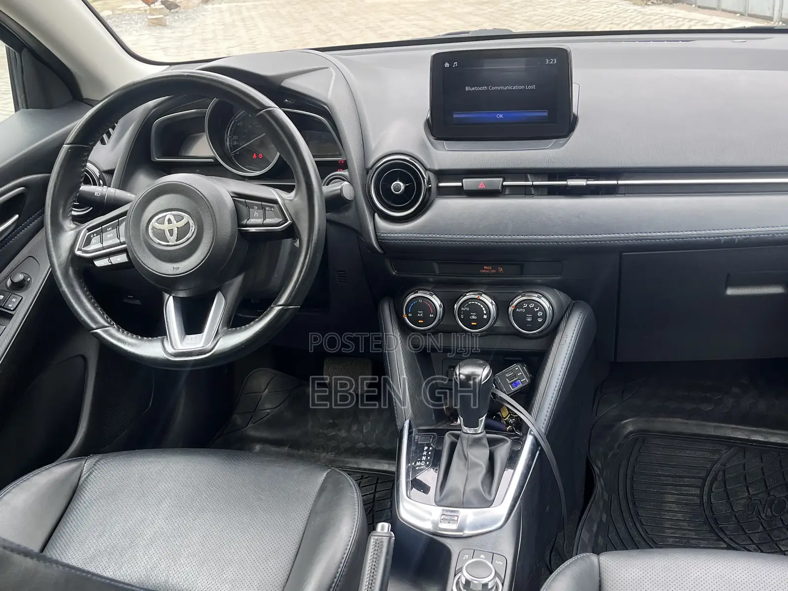 Toyota Yaris XLE Sedan 4dr 2019 Gray
