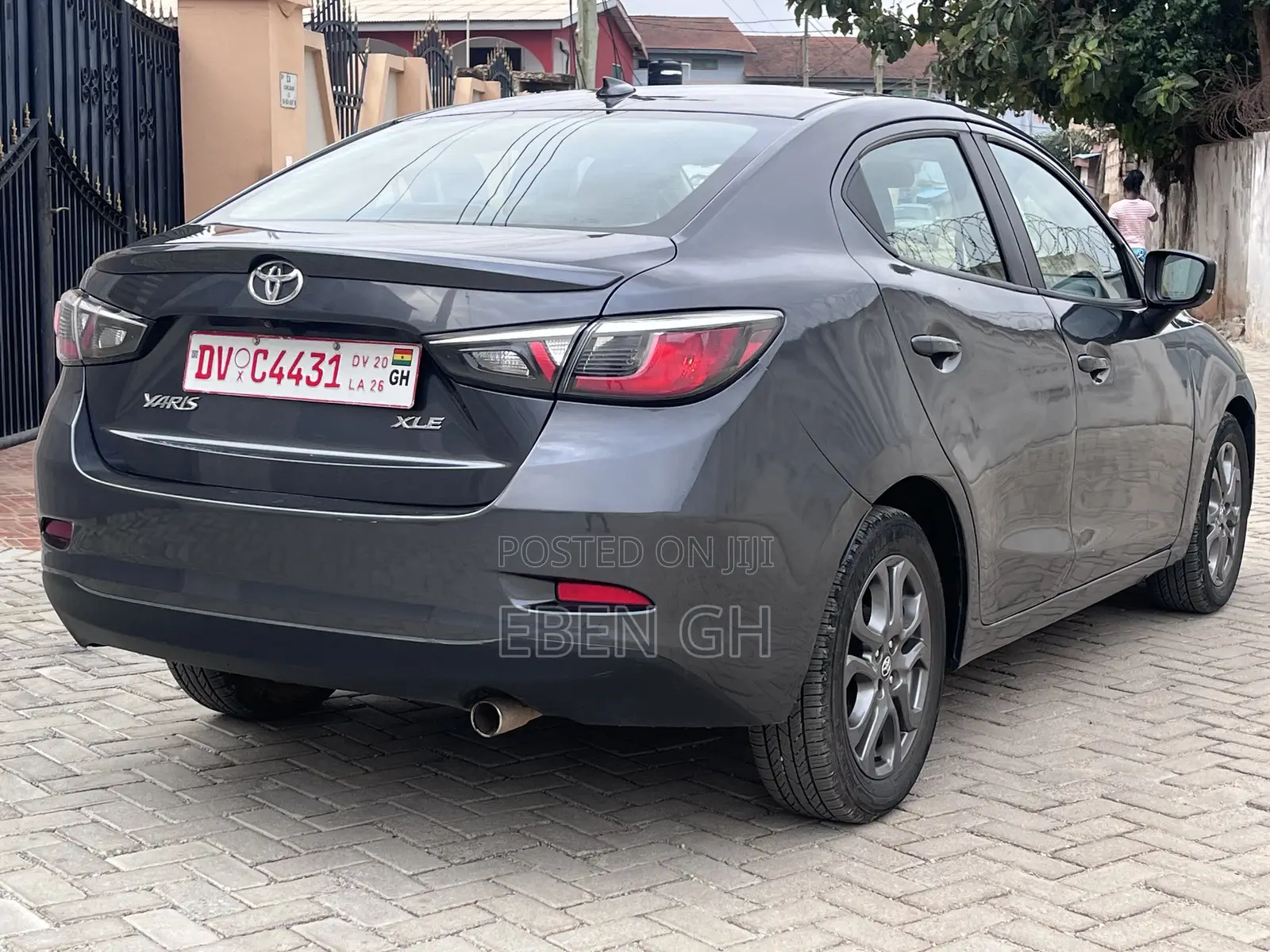 Toyota Yaris XLE Sedan 4dr 2019 Gray
