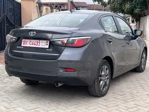 Toyota Yaris XLE Sedan 4dr 2019 Gray