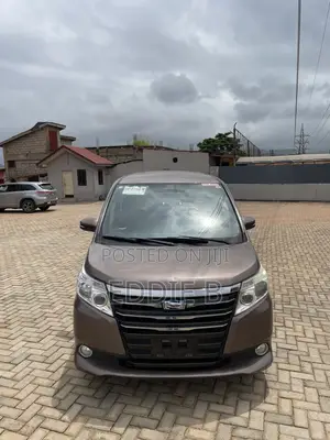 Toyota Noah 2.0 FWD (7 Seater) 2014 Brown