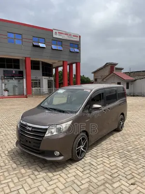 Toyota Noah 2.0 FWD (7 Seater) 2014 Brown