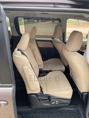 Toyota Noah 2.0 FWD (7 Seater) 2014 Brown