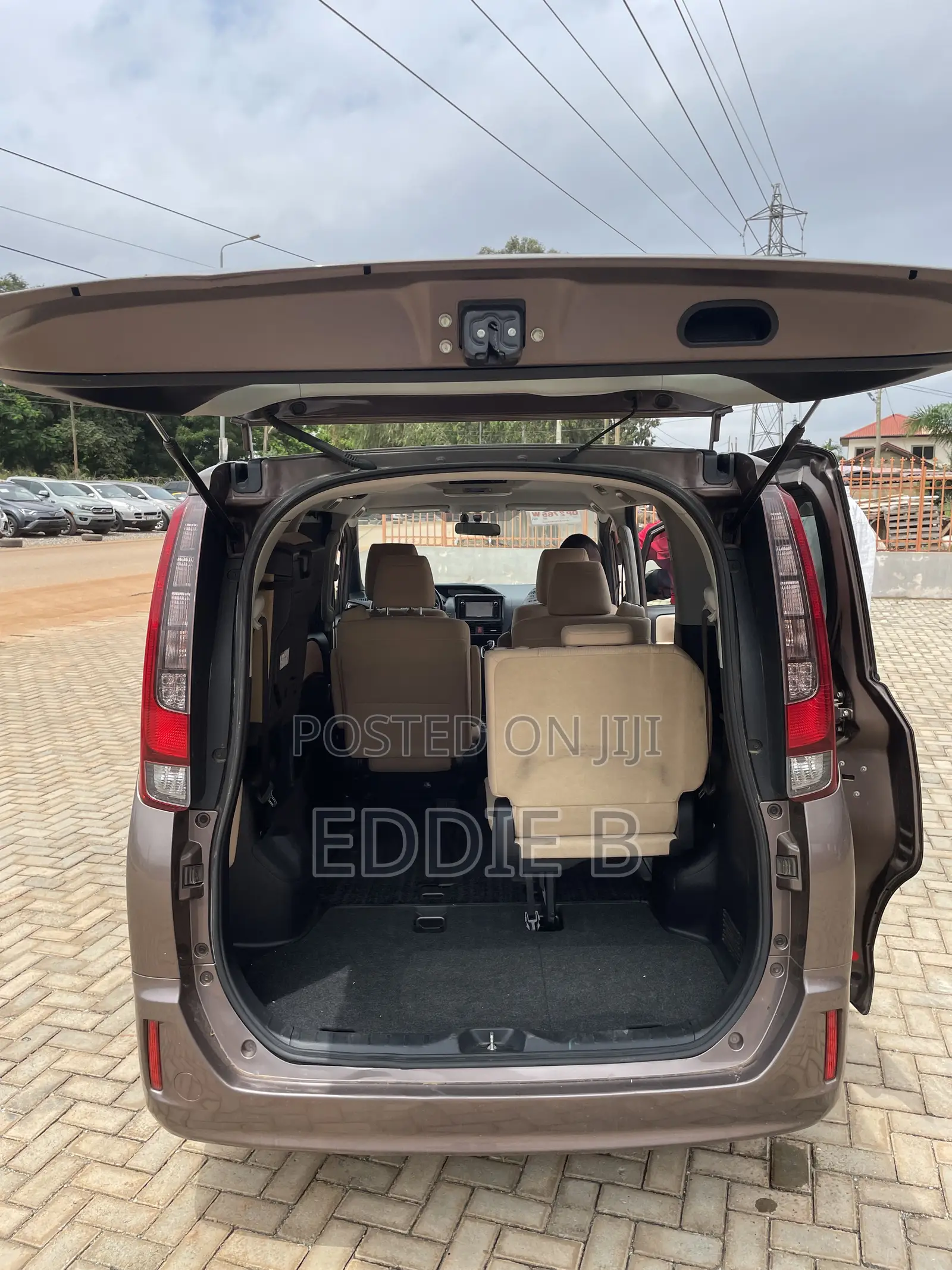 Toyota Noah 2.0 FWD (7 Seater) 2014 Brown