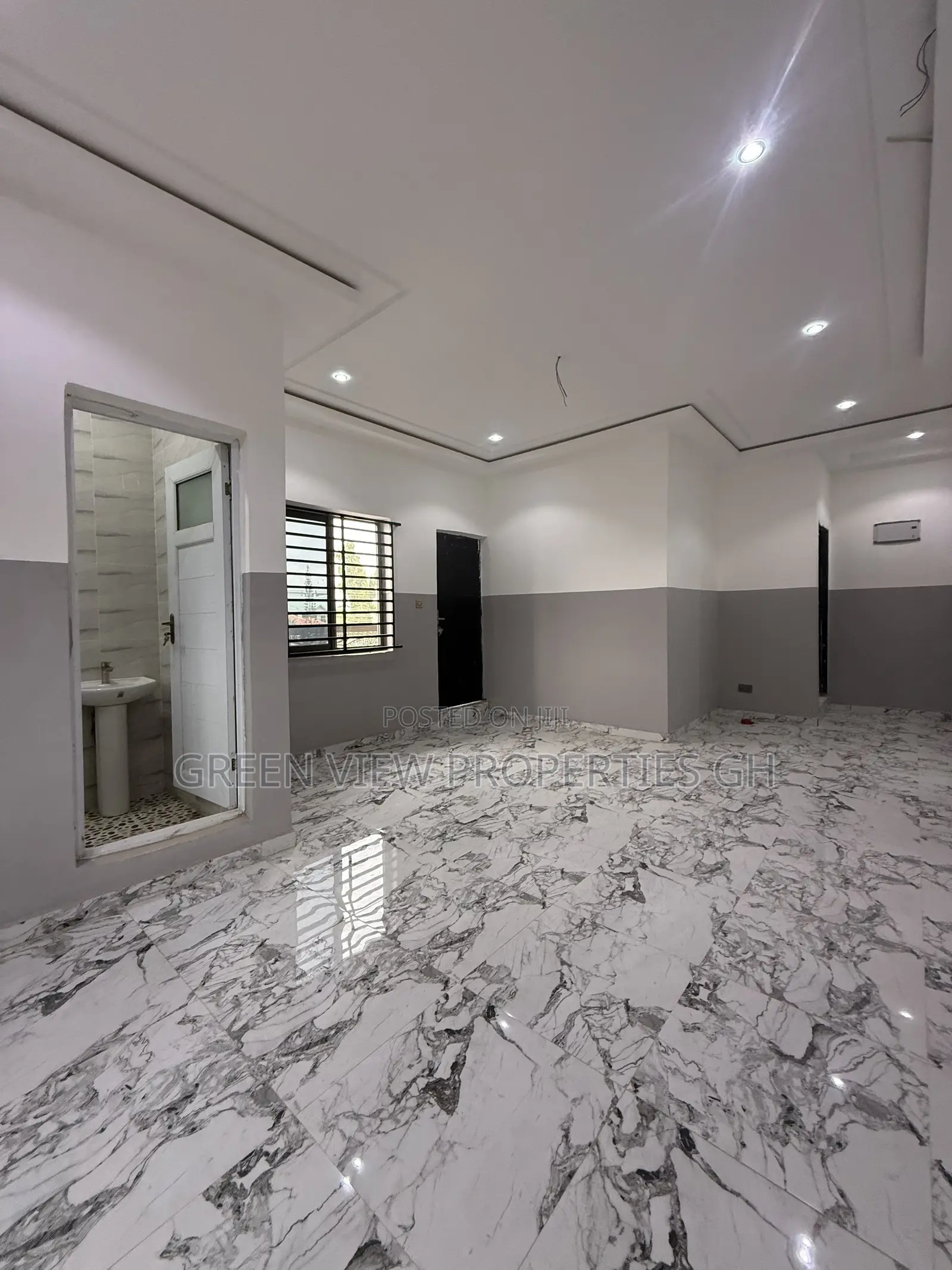 2bdrm Apartment in West Hills Mall Area for rent