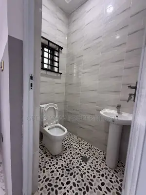 2bdrm Apartment in West Hills Mall Area for rent