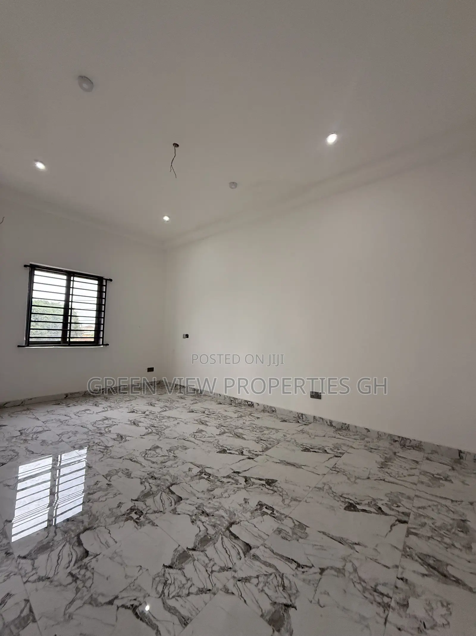 2bdrm Apartment in West Hills Mall Area for rent