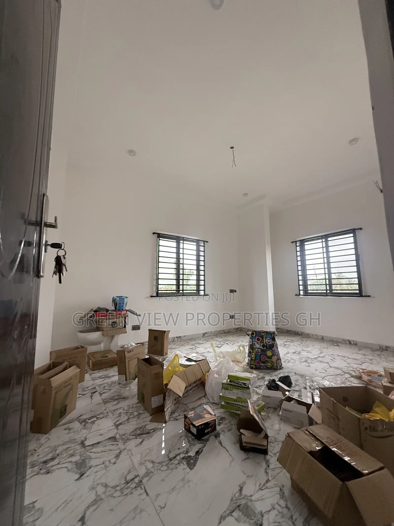 2bdrm Apartment in West Hills Mall Area for rent