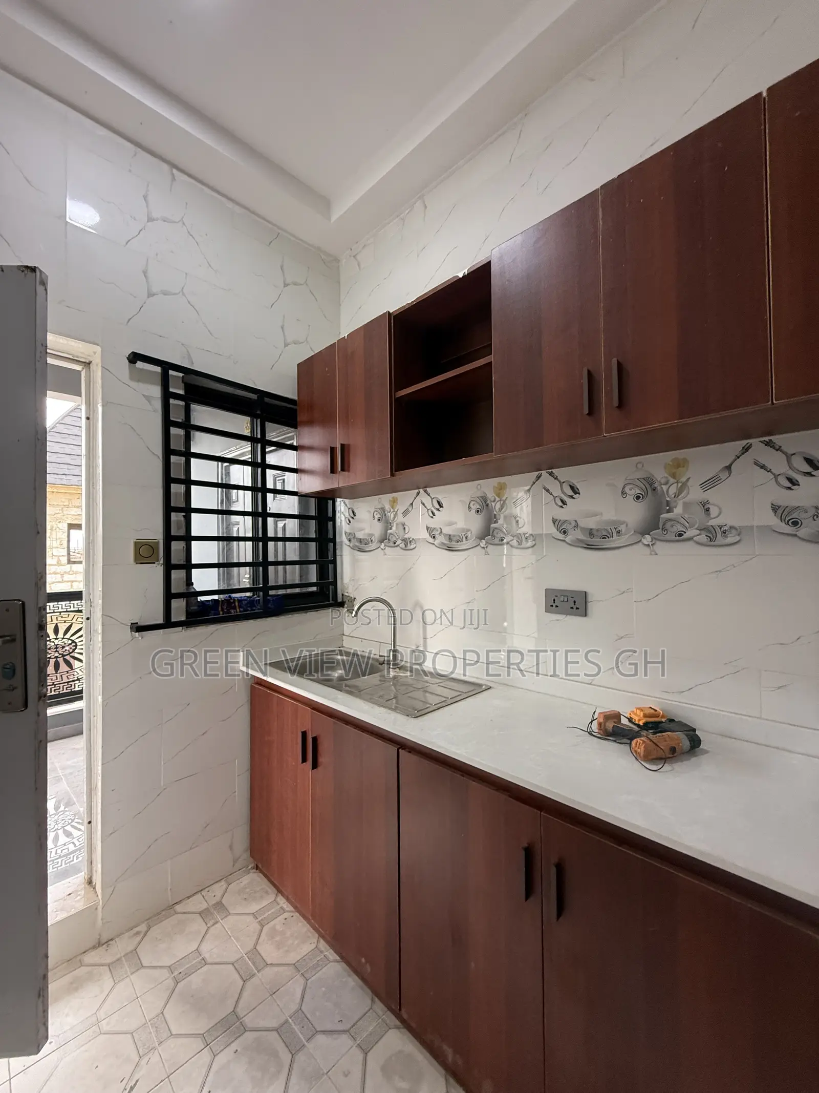 2bdrm Apartment in West Hills Mall Area for rent