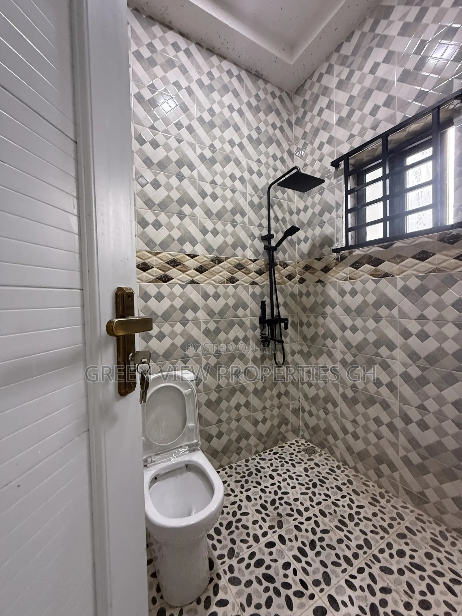 2bdrm Apartment in West Hills Mall Area for rent