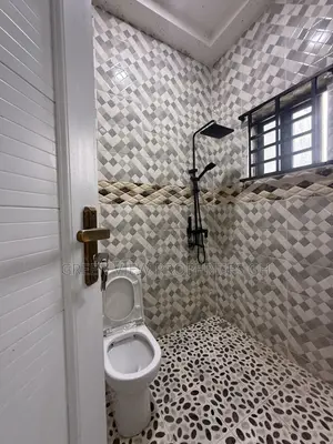 2bdrm Apartment in West Hills Mall Area for rent