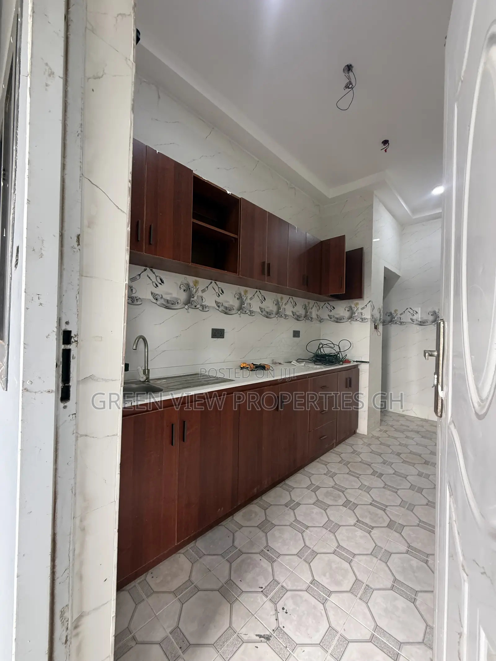2bdrm Apartment in West Hills Mall Area for rent