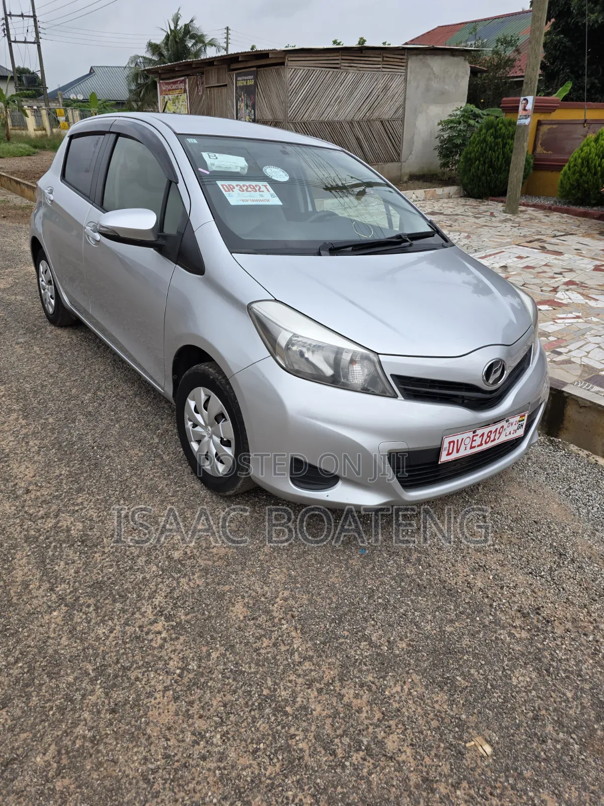 Toyota Vitz 2013 Silver