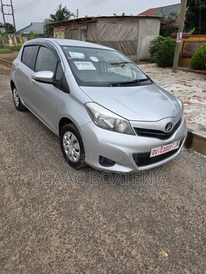 Toyota Vitz 2013 Silver