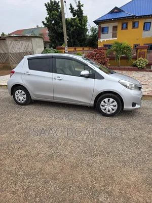 Toyota Vitz 2013 Silver