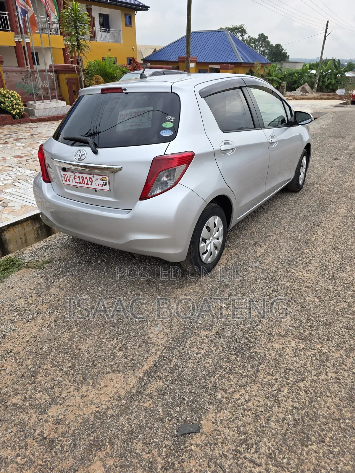 Toyota Vitz 2013 Silver