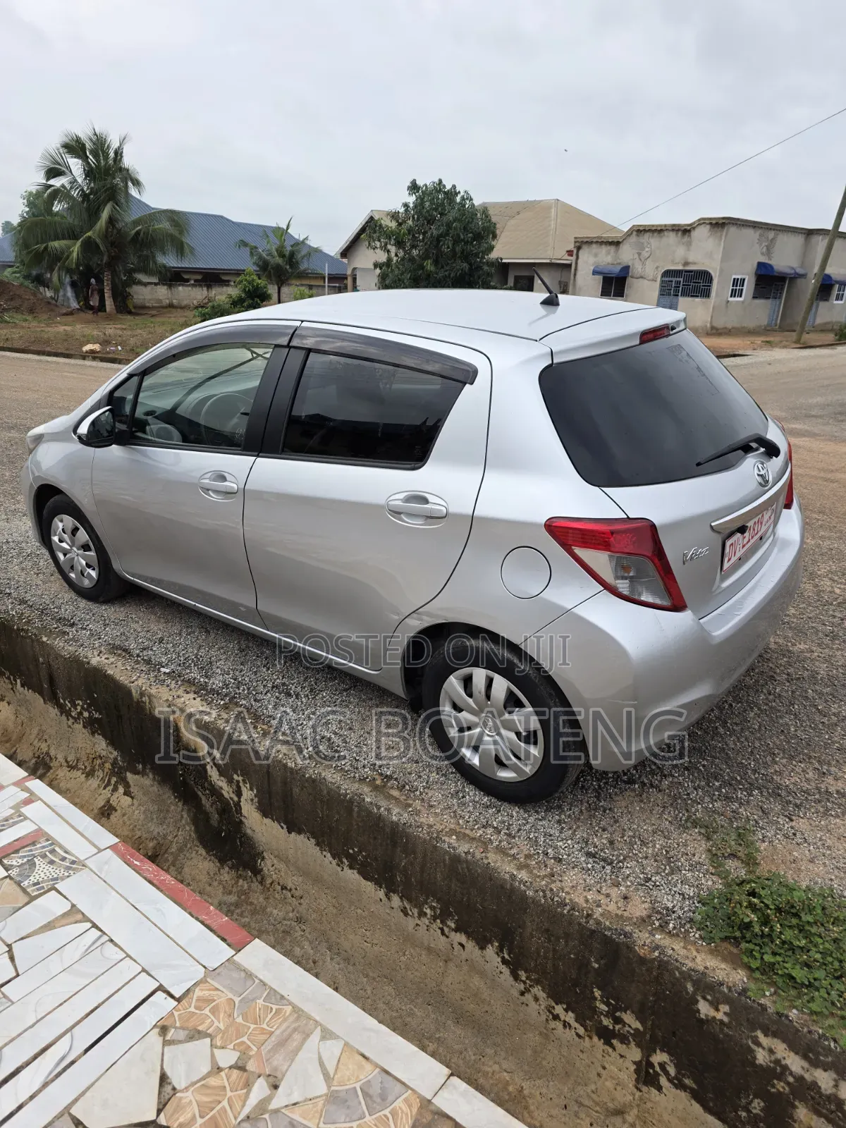 Toyota Vitz 2013 Silver