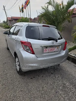 Toyota Vitz 2013 Silver