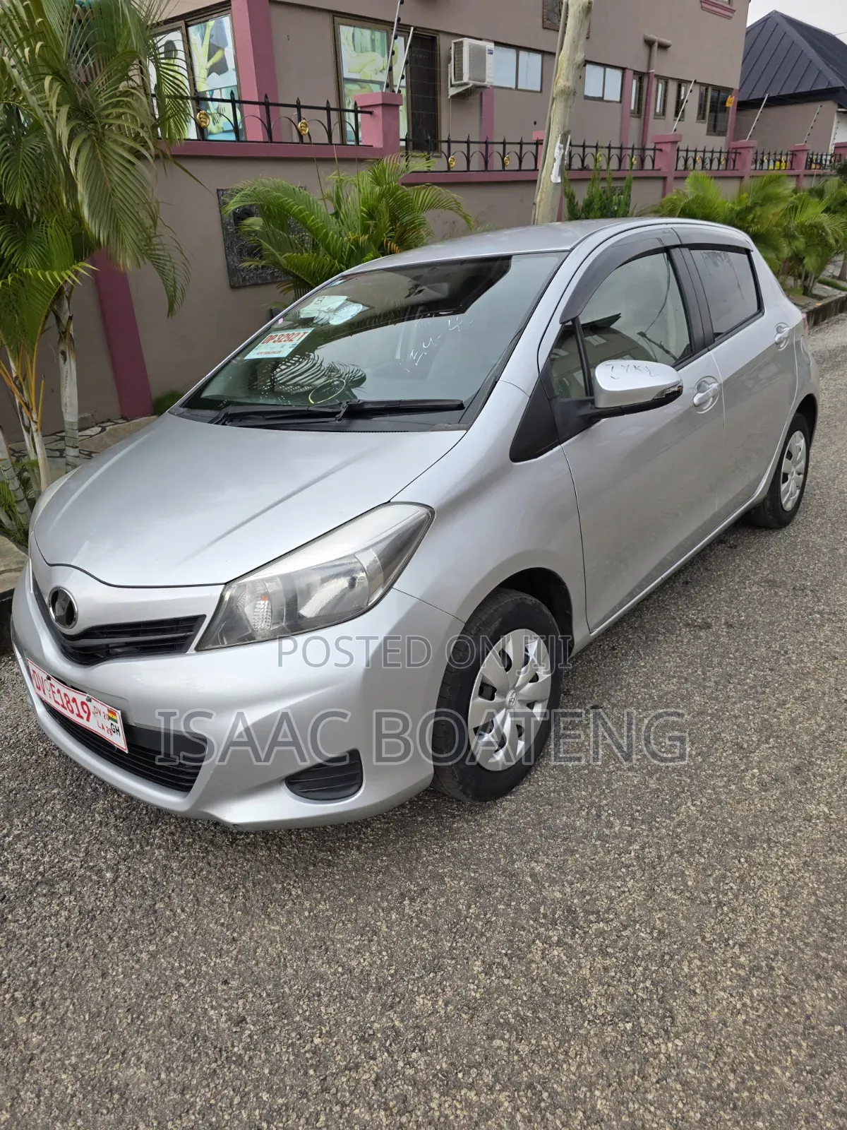 Toyota Vitz 2013 Silver