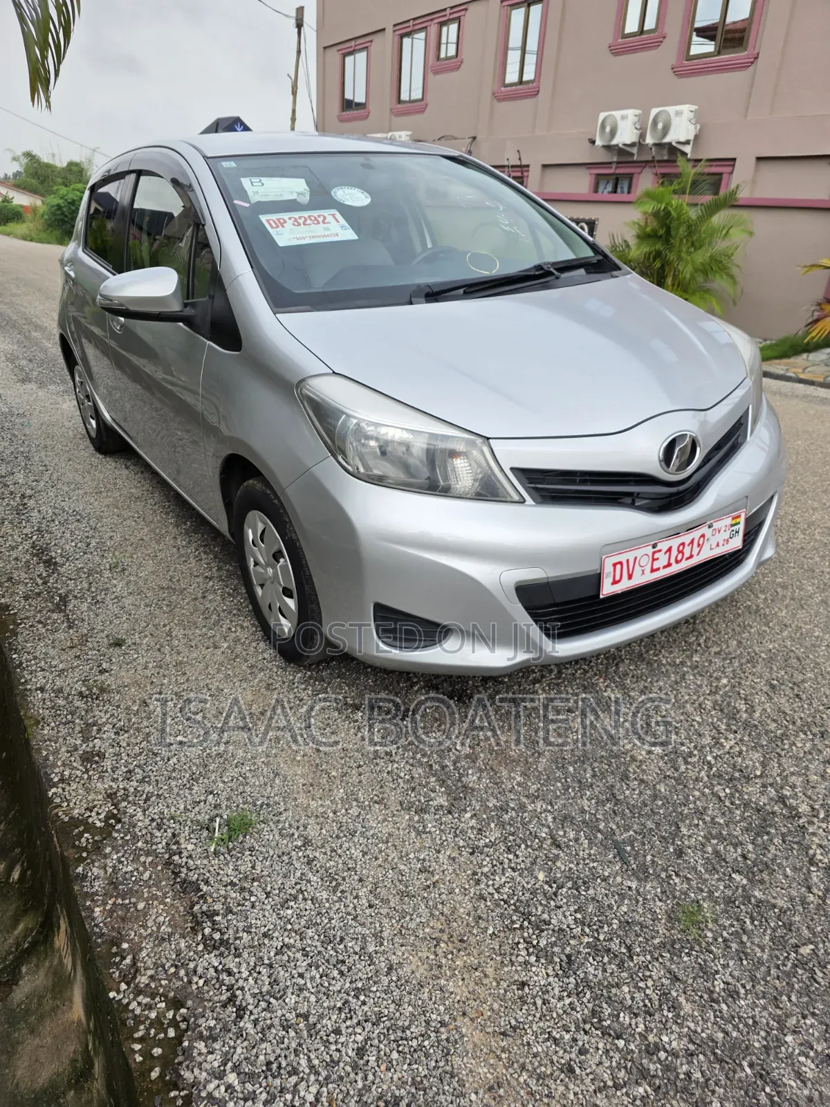 Toyota Vitz 2013 Silver