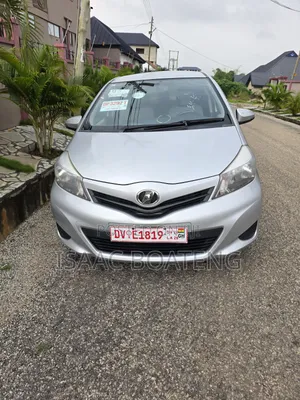 Toyota Vitz 2013 Silver