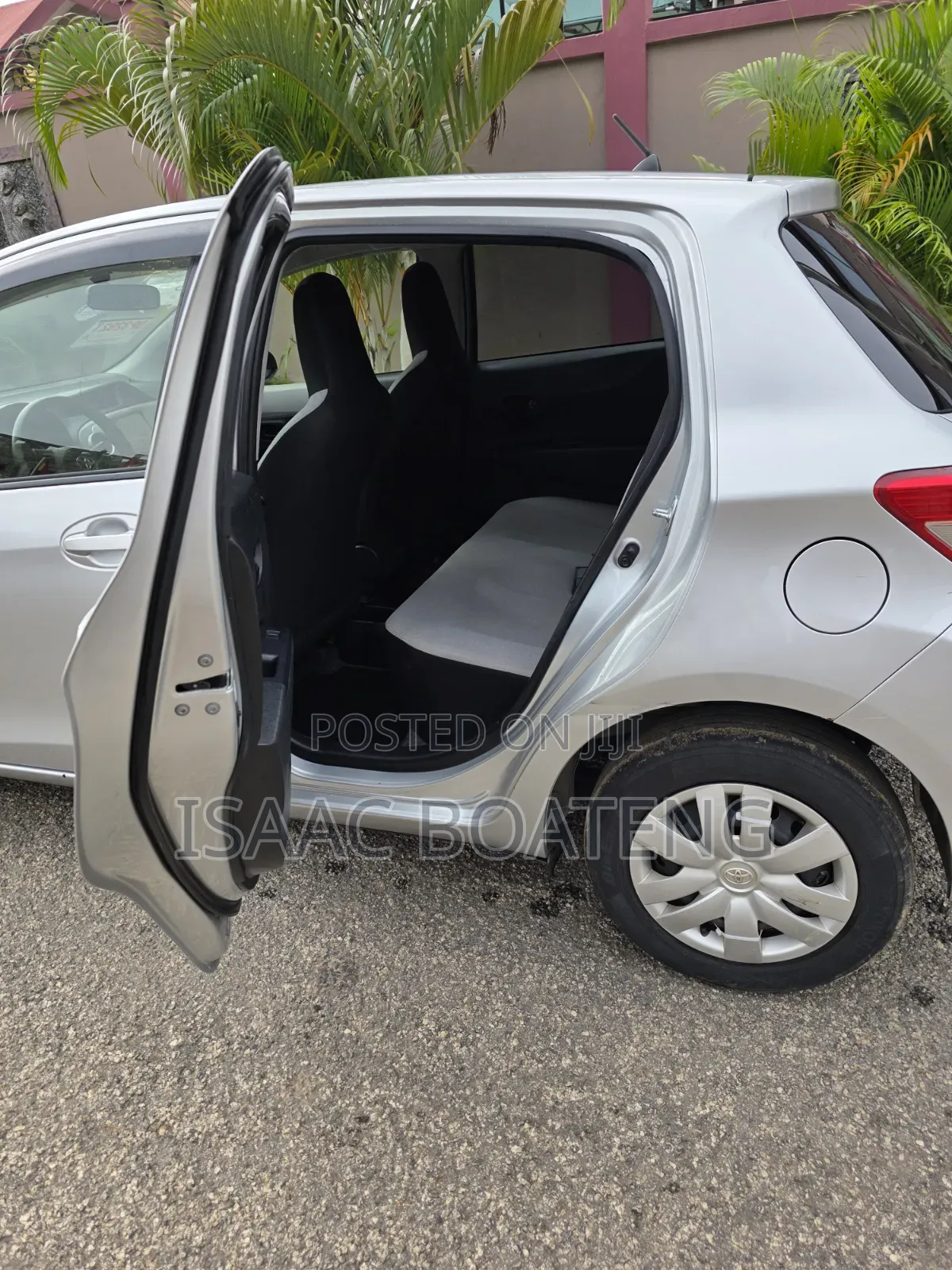 Toyota Vitz 2013 Silver