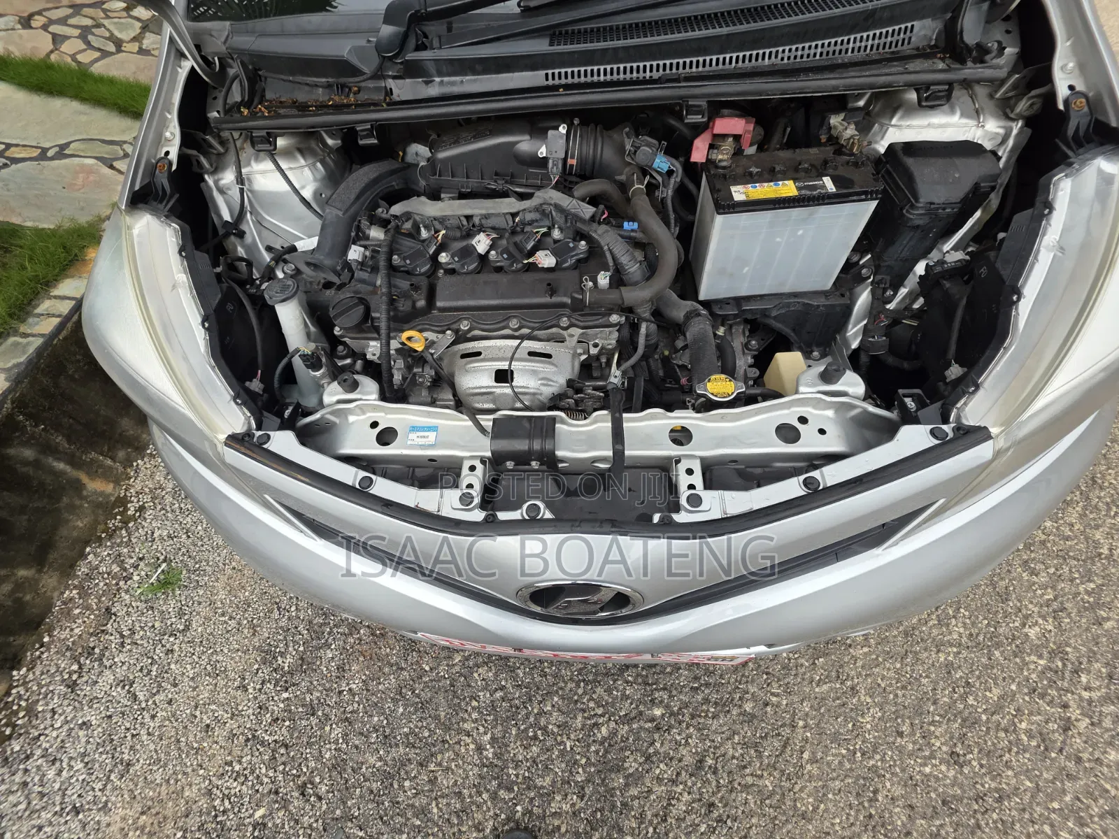 Toyota Vitz 2013 Silver