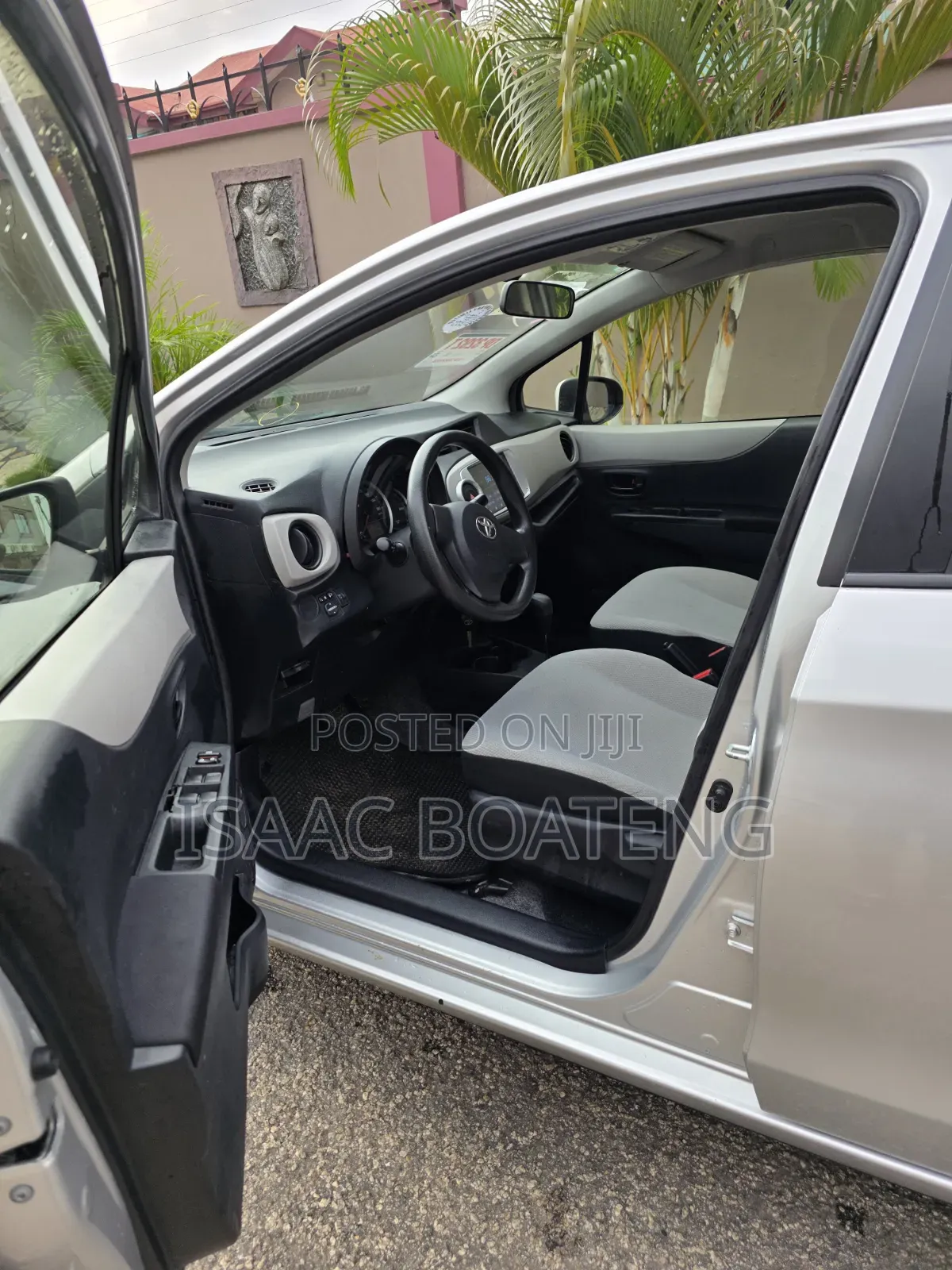 Toyota Vitz 2013 Silver