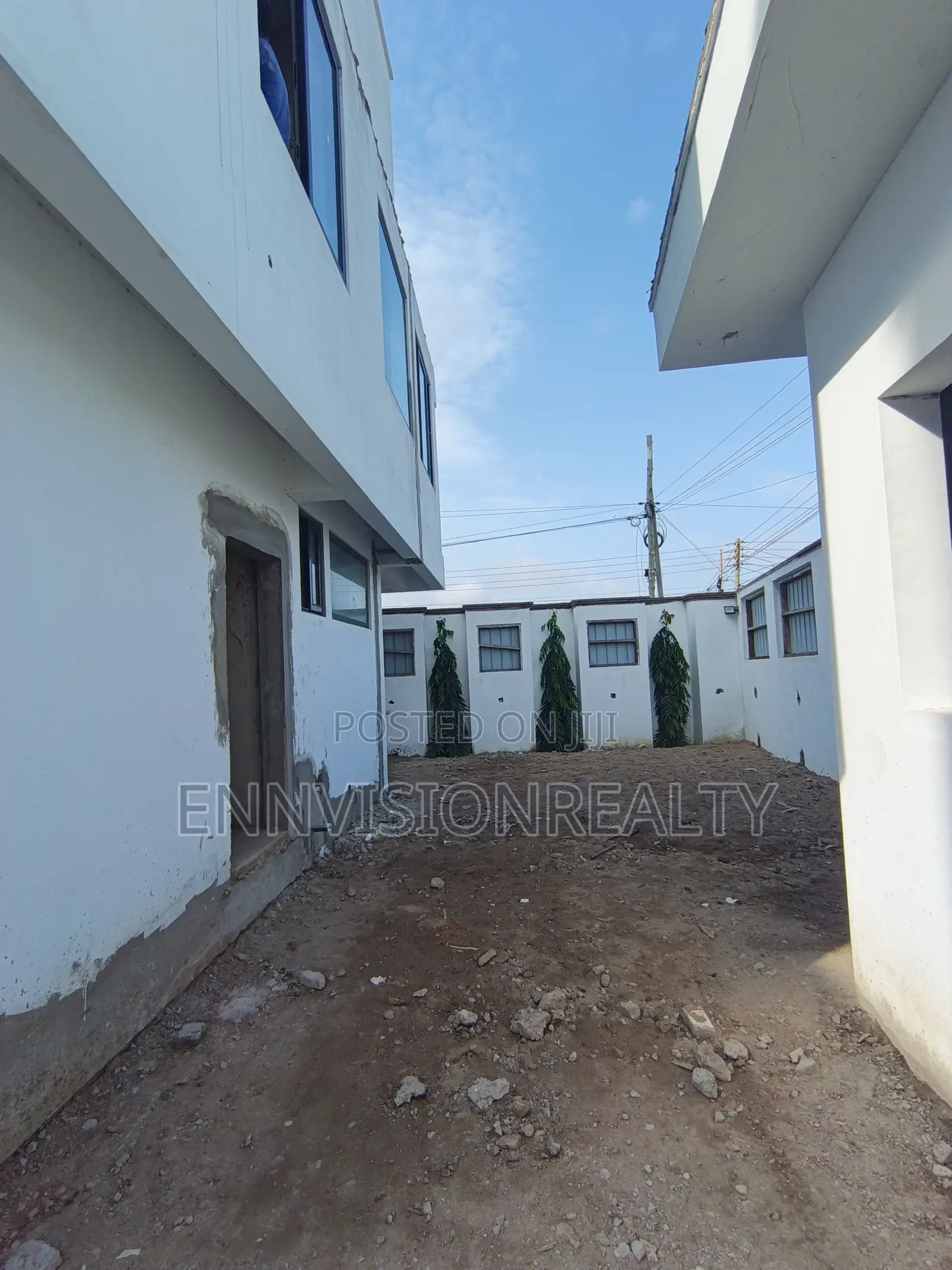4bdrm Townhouse/Terrace in 4 Oakville, Accra Metropolitan for sale