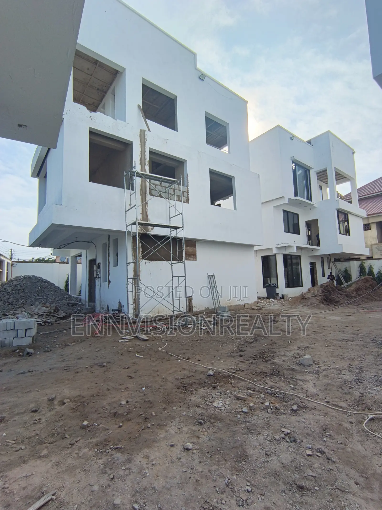 4bdrm Townhouse/Terrace in 4 Oakville, Accra Metropolitan for sale