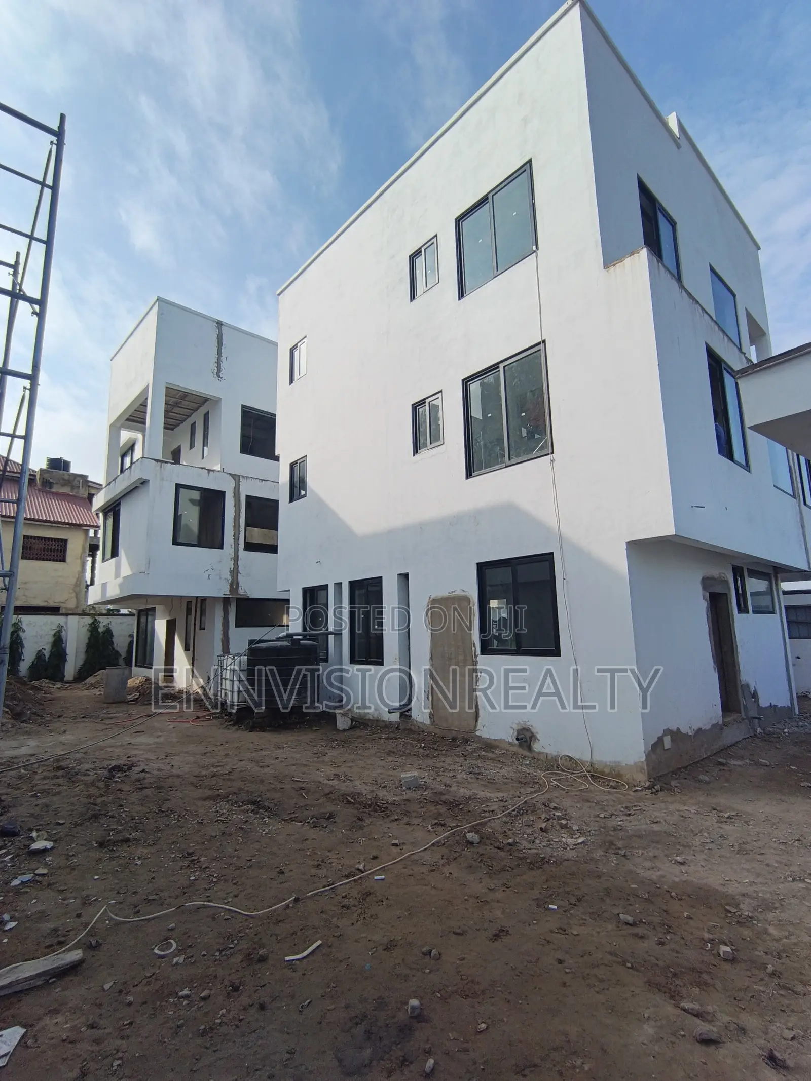4bdrm Townhouse/Terrace in 4 Oakville, Accra Metropolitan for sale