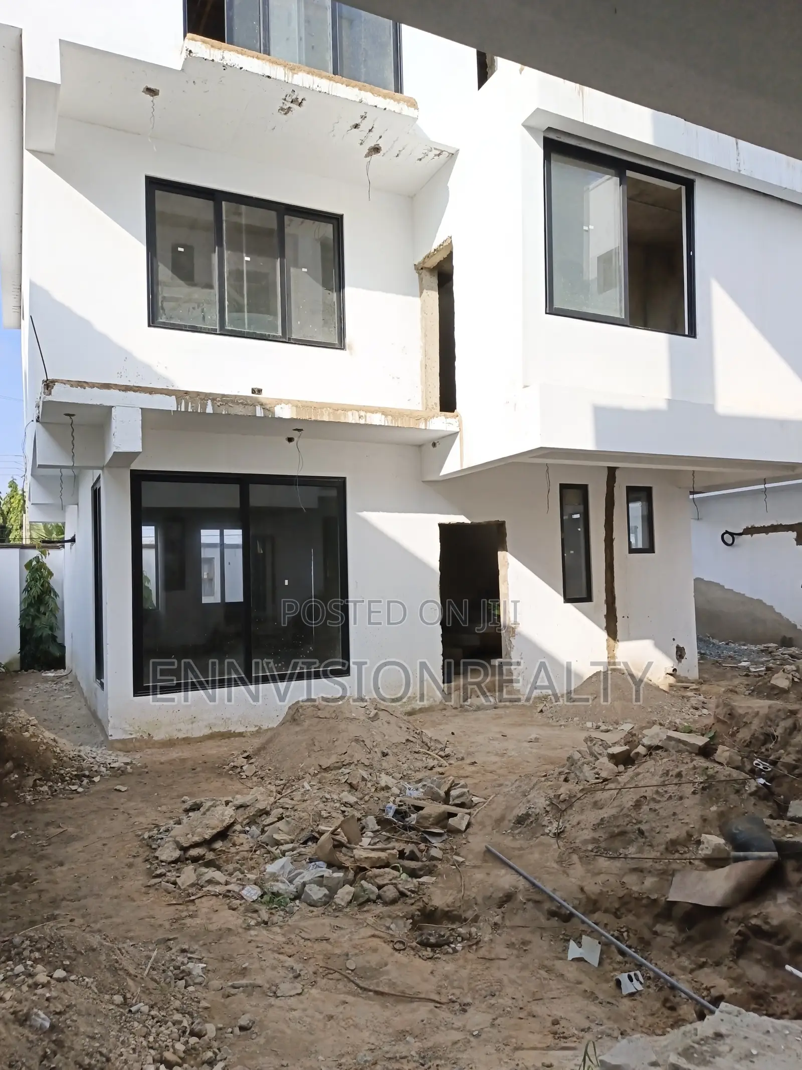 4bdrm Townhouse/Terrace in 4 Oakville, Accra Metropolitan for sale