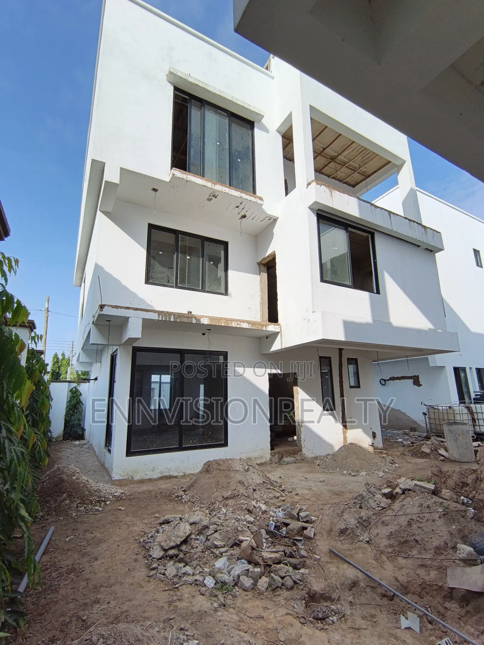 4bdrm Townhouse/Terrace in 4 Oakville, Accra Metropolitan for sale