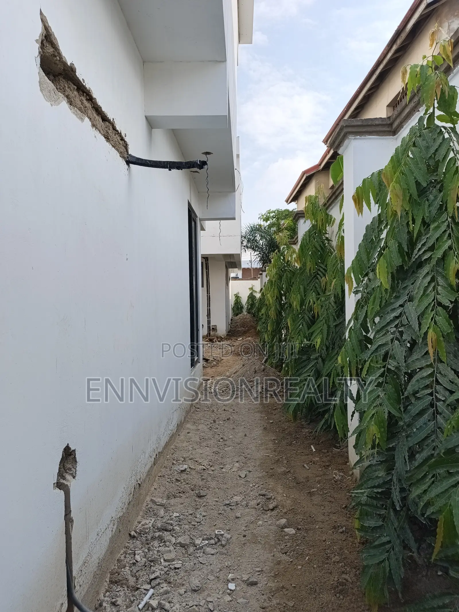 4bdrm Townhouse/Terrace in 4 Oakville, Accra Metropolitan for sale