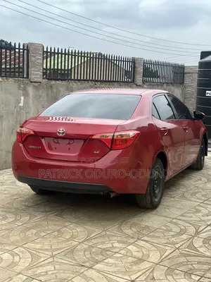 Toyota Corolla LE (1.8L 4cyl 2A) 2018 Red