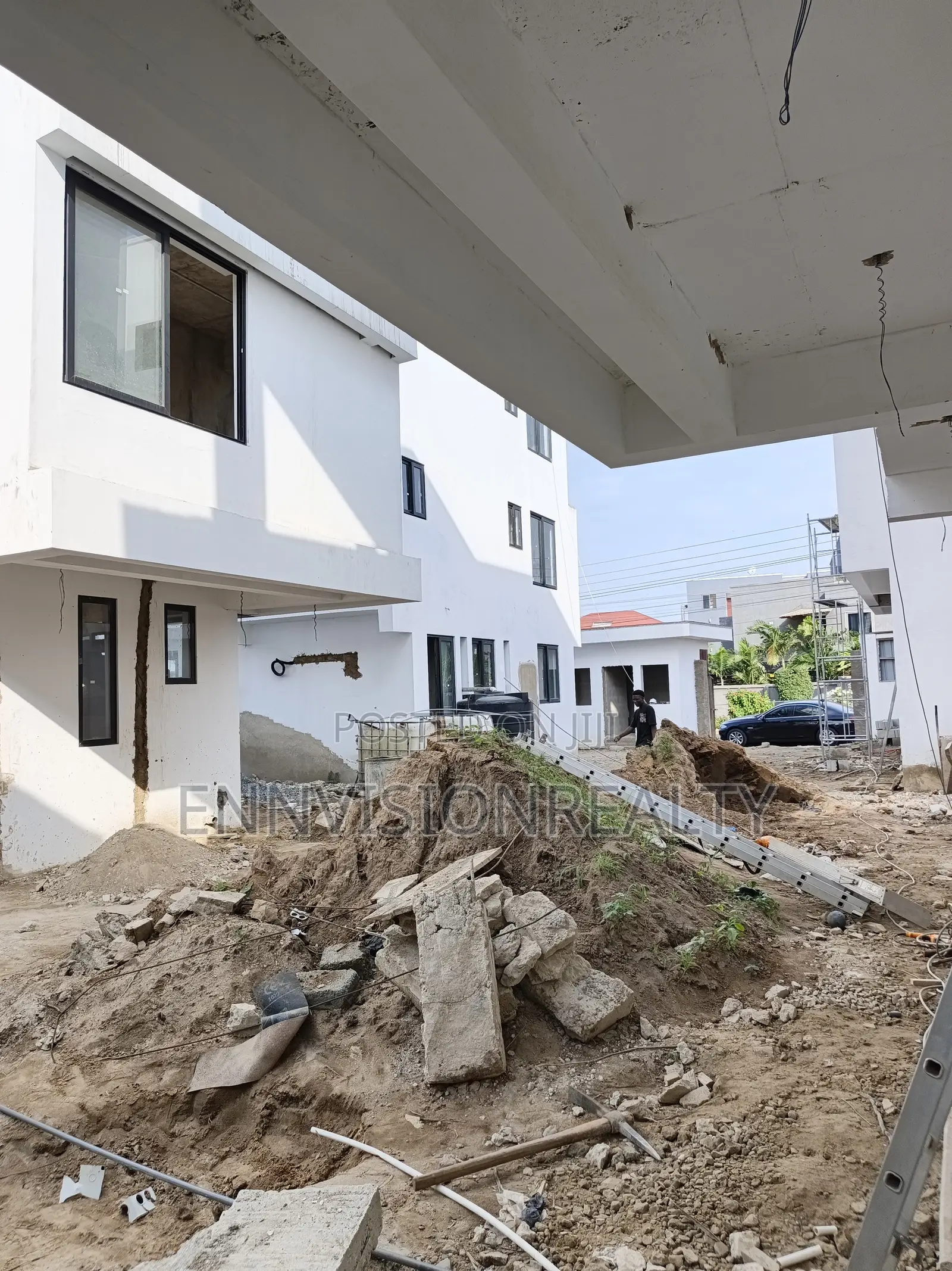 4bdrm Townhouse/Terrace in 4 Oakville, Accra Metropolitan for sale